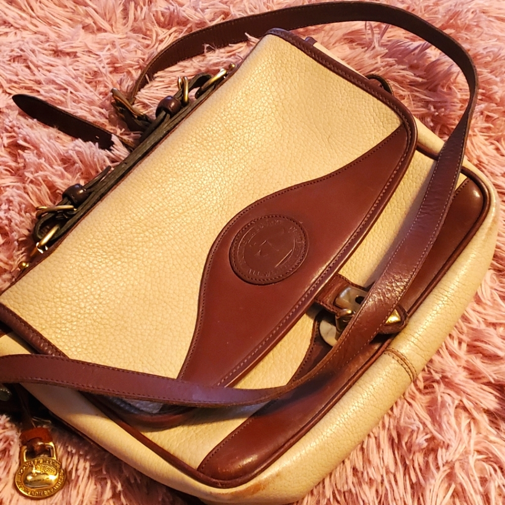 Vintage Dooney and Bourke leather purse